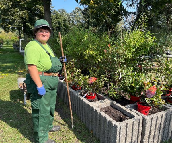 Mitarbeiter vor Pflanzen
